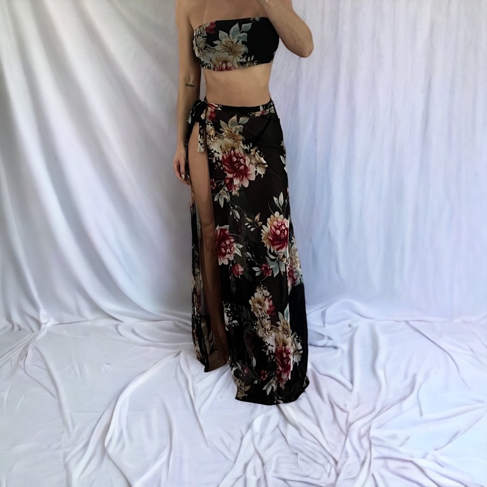 2 piece Floral Set, Size: Small and could fit for Medium size as well